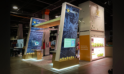 Featherlite custom trade show display with Radiant 8 light boxes.